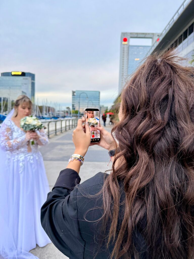 Content creator de InstaFest filmando a la novia